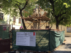 Na Žerotínově náměstí stojí opravená socha sv. Floriána