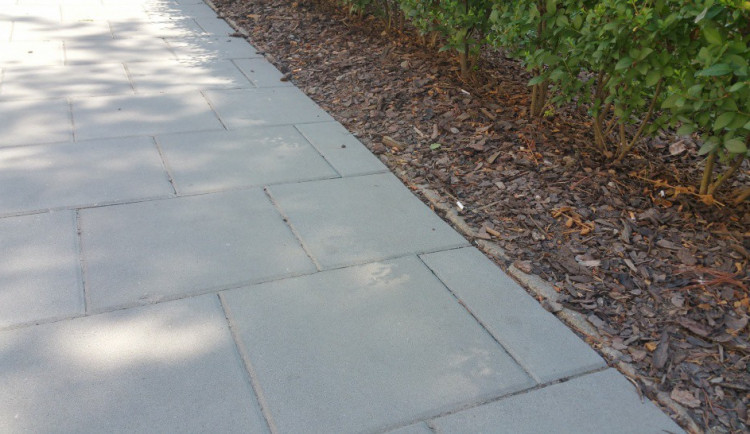 Ve Slavoníně se již brzy projdou lidé po novém chodníku a přechodu pro chodce