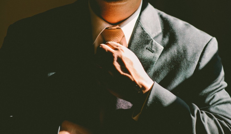 Vedoucí zkresloval údaje o pracovní době, svým podřízeným přidal přes 600 odpracovaných hodin