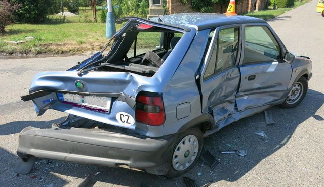 Na křižovatce ve Vrbátkách došlo k nehodě hned tří aut