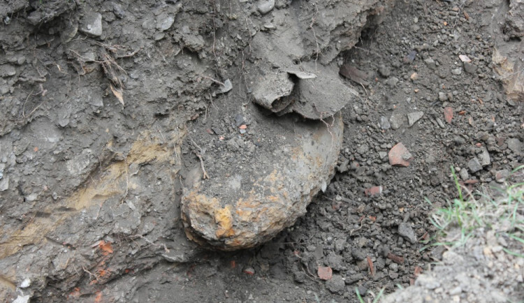 Letecká puma na Masarykově třídě byla zneškodněna, obsahovala 100 kilogramů trhaviny z války