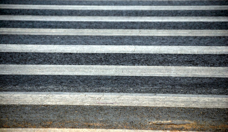 U školy v Hodolanech přes noc vyrostl nový přechod pro chodce