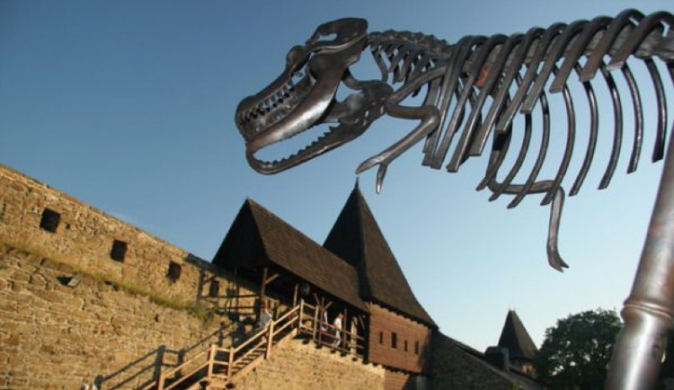 Víkend láká na kováře i pohodový koncert