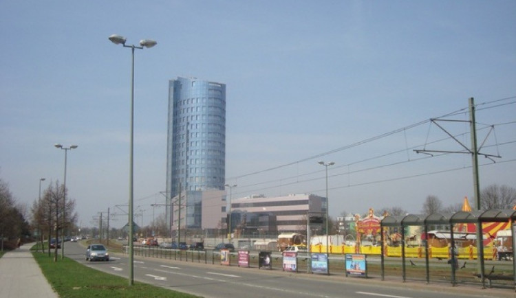 Dnes se částečně zavírá skoro na měsíc a půl tř. Kosmonautů, čekejte omezení dopravy