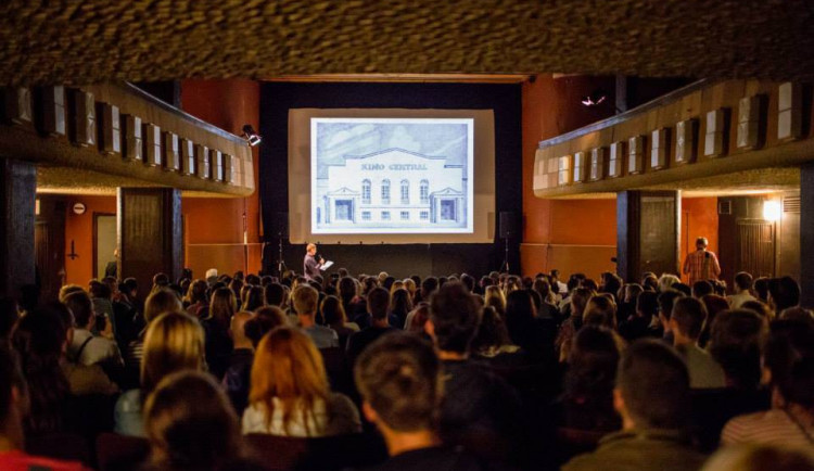 V pátek se uskuteční v prostorách kina Central už sedmý PechaKucha Night