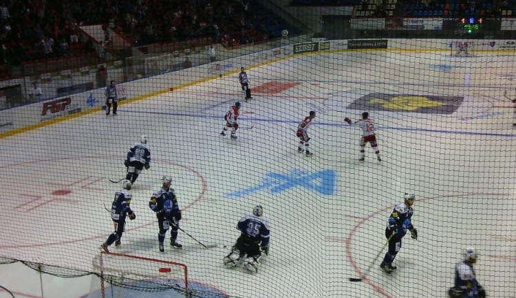 Report: Mora proti Plzni na domácím ledě poprvé tříbodová, sólem se zaskvěl Tomáš Mikúš