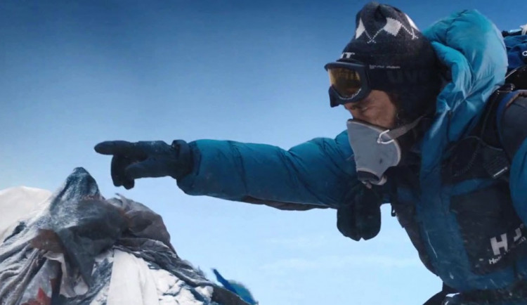 Recenze: Stát na vrcholu Everestu je fajn, nejdůležitejší je ale dostat se dolů...
