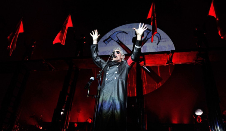 Recenze: Roger Waters je bůh, jeho The Wall je fenomenálním počinem