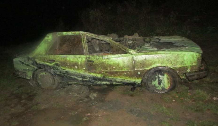 Policisté konečně vypátrali ukradené auto, leželo dvacet let na dně jezera