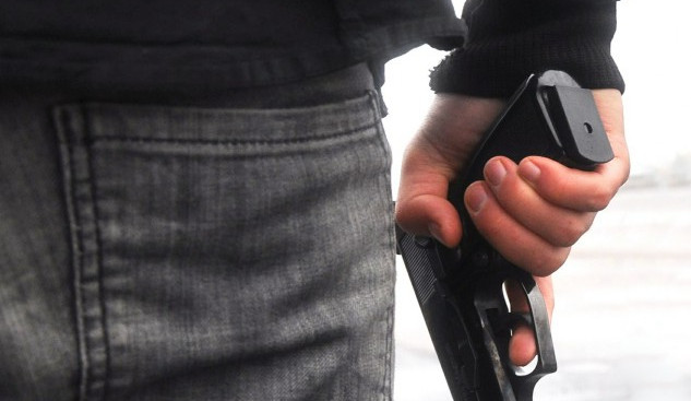 Zloděj včera v Křelově vyloupil poštu, na pracovnici vytáhl pistoli