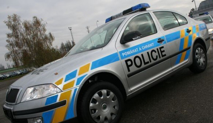 Policejní vyjednavač zabránil v sebevraždě muži, který seděl s revolverem v uzavřeném baru