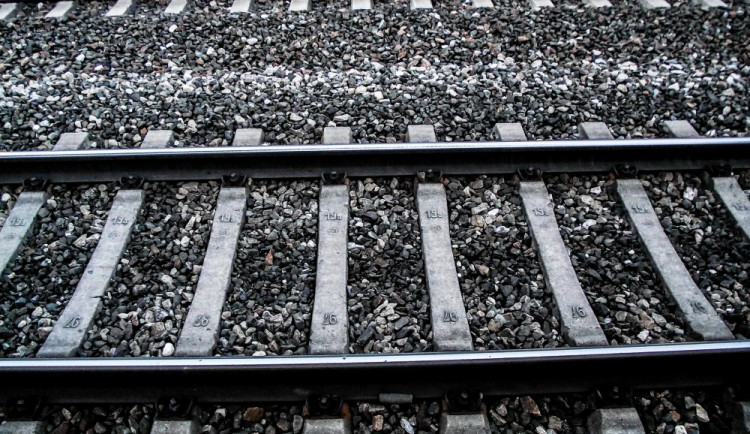 Ve Slavoníně srazil vlak mladého muže