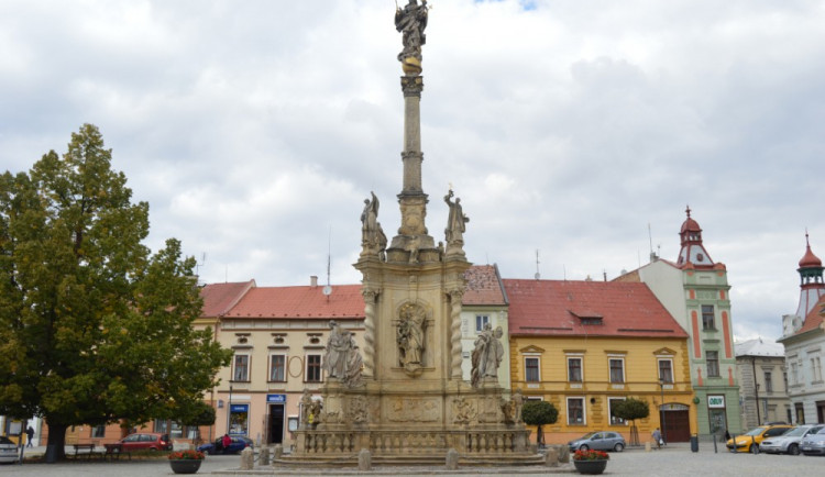 V anketě o největší div kraje vede Mariánský sloup v Uničově, pořadí ale ještě můžete změnit