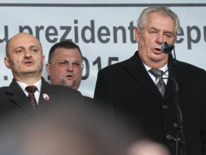 GLOSA: „Prezident sjednotitel“ radikálně rozdělil národ