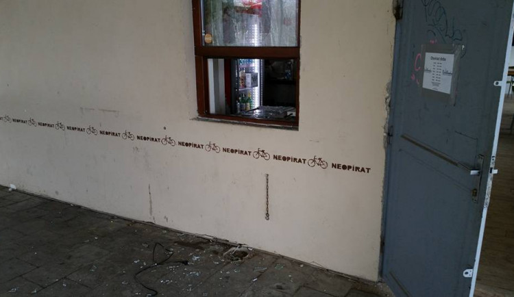 Na Poděbradech vykradli tamní restauraci, škoda jde do desítek tisíc