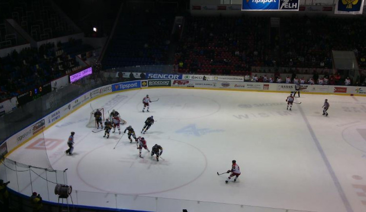 Report a ohlasy po utkání s Litvínovem: Mistr v sestupové propasti, Kohouti dál válí