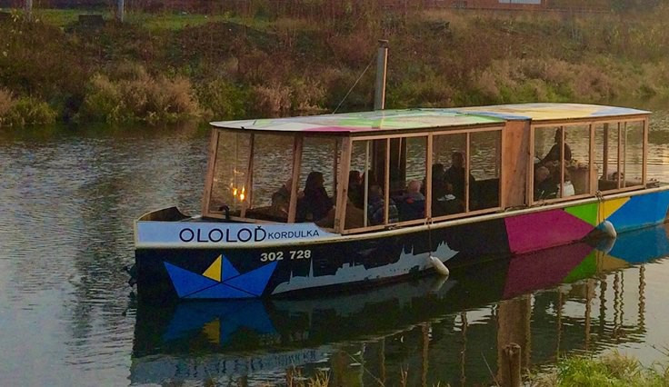 Zateplená Ololoď zve v zimě na plavby pro veřejnost, akcemi myslí ale i na studenty a firmy