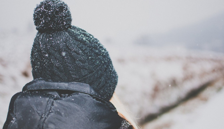 Zloděj ukradl v Šantovce pětadvacet značkových čepic