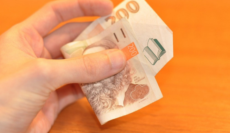 Pracujete za minimální mzdu? Od ledna si o několik stovek polepšíte