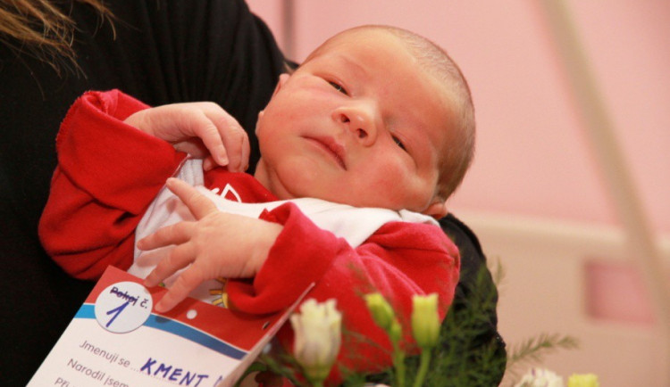 Primátor navštívil v olomoucké porodnici první letošní miminko