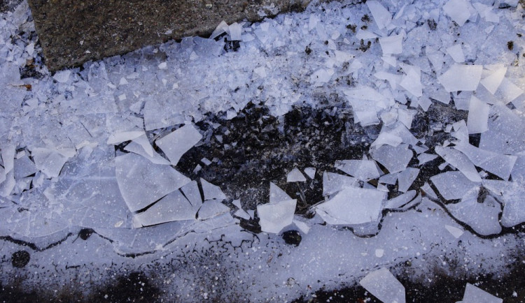 Úraz na chodníku? Náhradu škody žádejte po obci