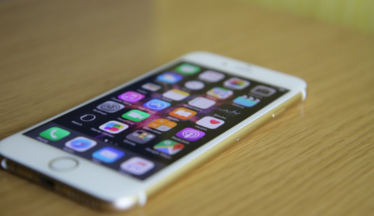 Zaplatil skoro deset tisíc za iPhone 6S, telefon však už nedostal