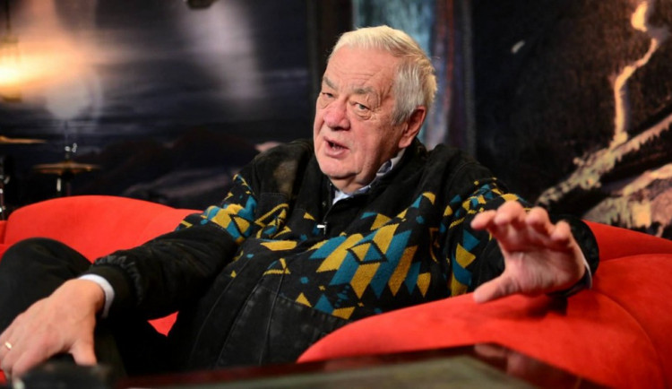 Zemřel legendární sportovní komentátor Karol Polák