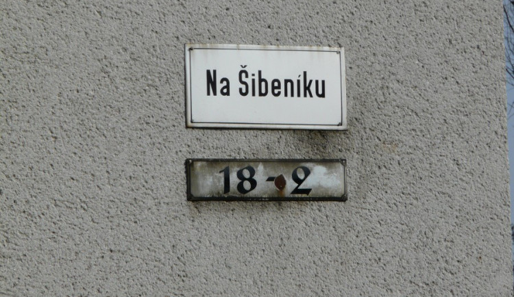 Poslední víkend v lednu nebudou sloužit autobusové zastávky na Šibeníku