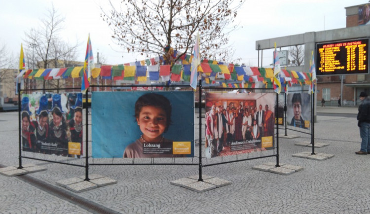 #drbnohled od Davida: Zastavte se na chvíli před olomouckým nádražím u fotografií z Tibetu