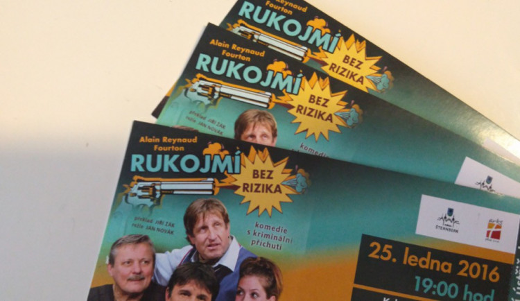A tři lístky na divadelní představení Rukojmí bez rizika vyhrává ...