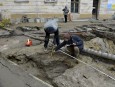 Archeologové našli u filozofické fakulty 62 hrobů, některé pocházejí ze středověku