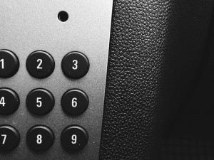 Seniorka si přes telefon sjednala úvěr, naletěla podvodníkovi a přišla o tisíce korun