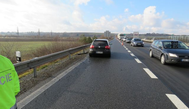 Hledají se svědci nehody z dálnice ve směru na Ostravu