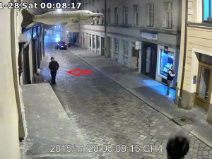 Policie zjišťuje totožnost sprejera, žádá veřejnost o pomoc