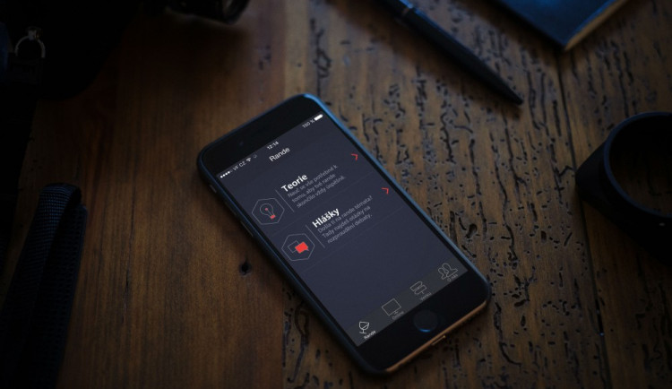 Mobilní aplikace na balení žen od českých vývojářů bourá rekordy