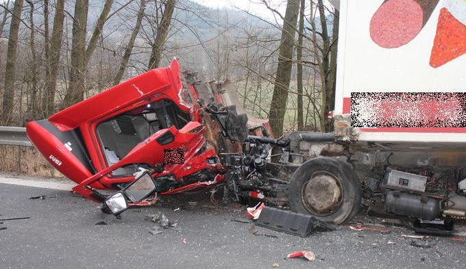 U Vyšehoří se stala hromadná dopravní nehoda, silnice je zcela neprůjezdná