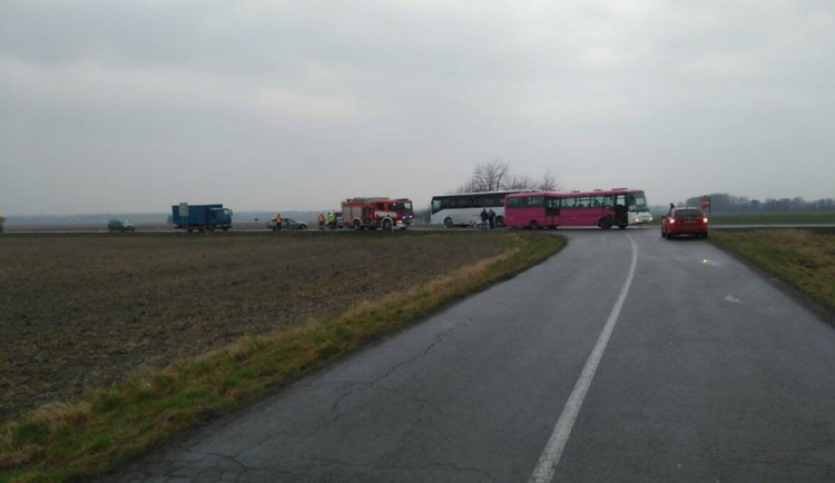 #drbnohled od Martina: Na Šternberské se střetly dva autobusy, tah je zcela neprůjezdný