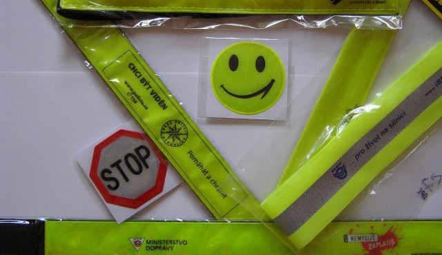 Od víkendu pro chodce platí povinnost nošení reflexních prvků za snížené viditelnosti