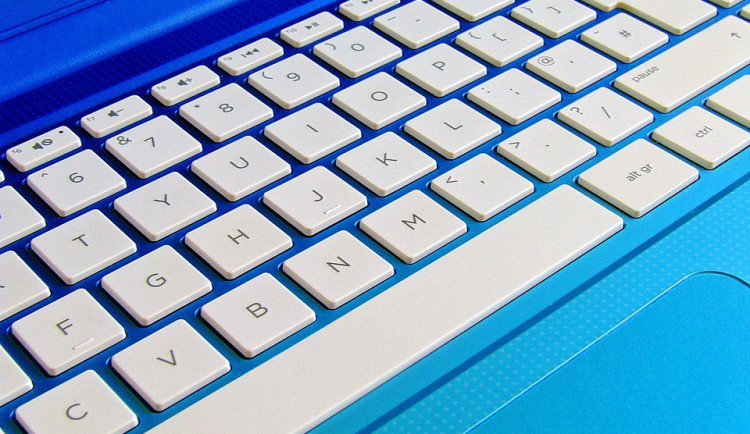 VIDEO: Muž odcizil z kanceláře obchodního domu dva notebooky, nepoznáte ho?