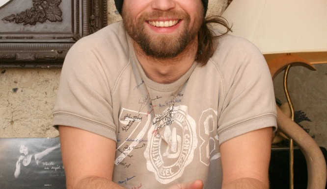 Divadlo na Šantovce vydraží dva poslední lístky na Deštivé dny, výtěžek půjde Dětskému centru Ostrůvek