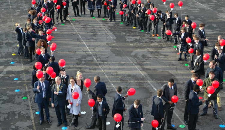 Nafukovací balónek se vzkazem z londýnské školy doletěl až do Litovelského Pomoraví