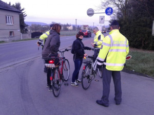 Policie se ve čtvrtek zaměřila na cyklisty, kontrolovala vybavenost kola i reflexní prvky