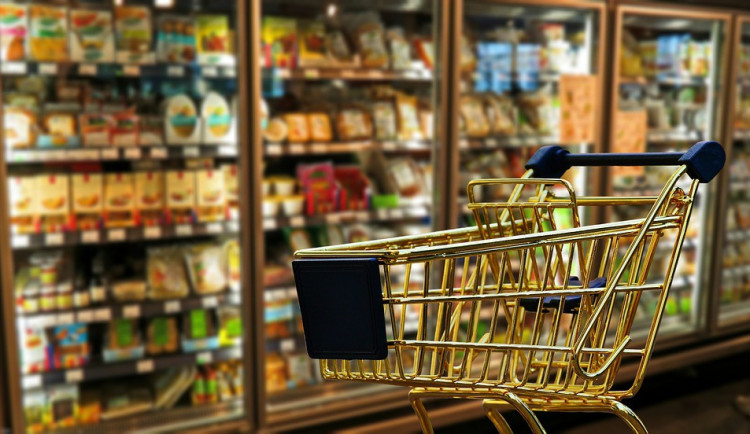 Muž chodil do supermarketů jako do spíže, pojedl, popil a nezaplatil. Celkem to udělal 39x