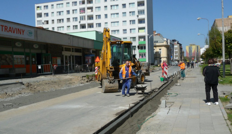 V Přerově čekají na řidiče další uzavírky. Některé silnice dostanou i tichý asfalt