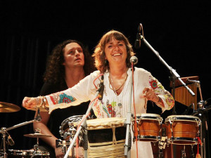 V Divadle na Šantovce vystoupí Bára Hrzánová. Netradičně se svou kapelou a v roli zpěvačky