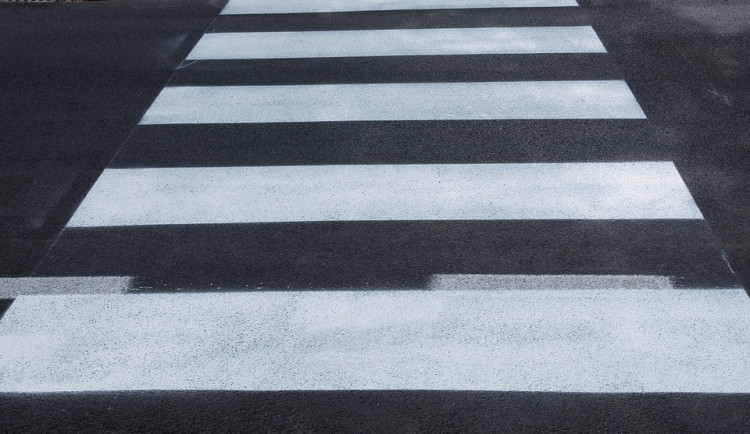 Dnes ráno srazilo auto na přechodu dvě malé děti, jako zázrakem neutrpěly žádná zranění