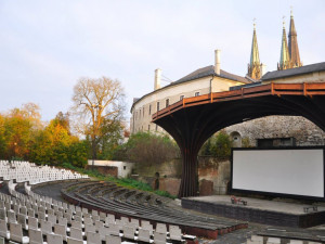 Letní kino má nového nájemce! Vznikne tam nové pódium s posezením i přírodní hřiště