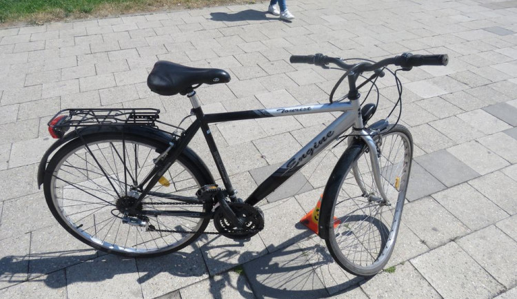 O víkendu došlo v Prostějově za jednu hodinu ke dvěma případům, kdy osobní auto srazilo cyklistu