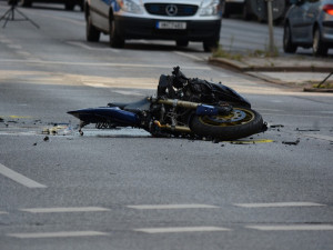 Stav silnice stojí za každou sedmou nehodou motocyklisty