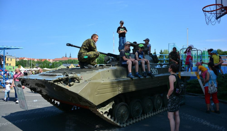 GALERIE: Dětský den s armádou na Lokotce se vydařil, koukněte na fotky